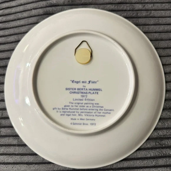 Sister Berta Hummel Plates Limited Edition | 1972, 1973, 1975, 1976, 1978, 1979 - Picture 2 of 12